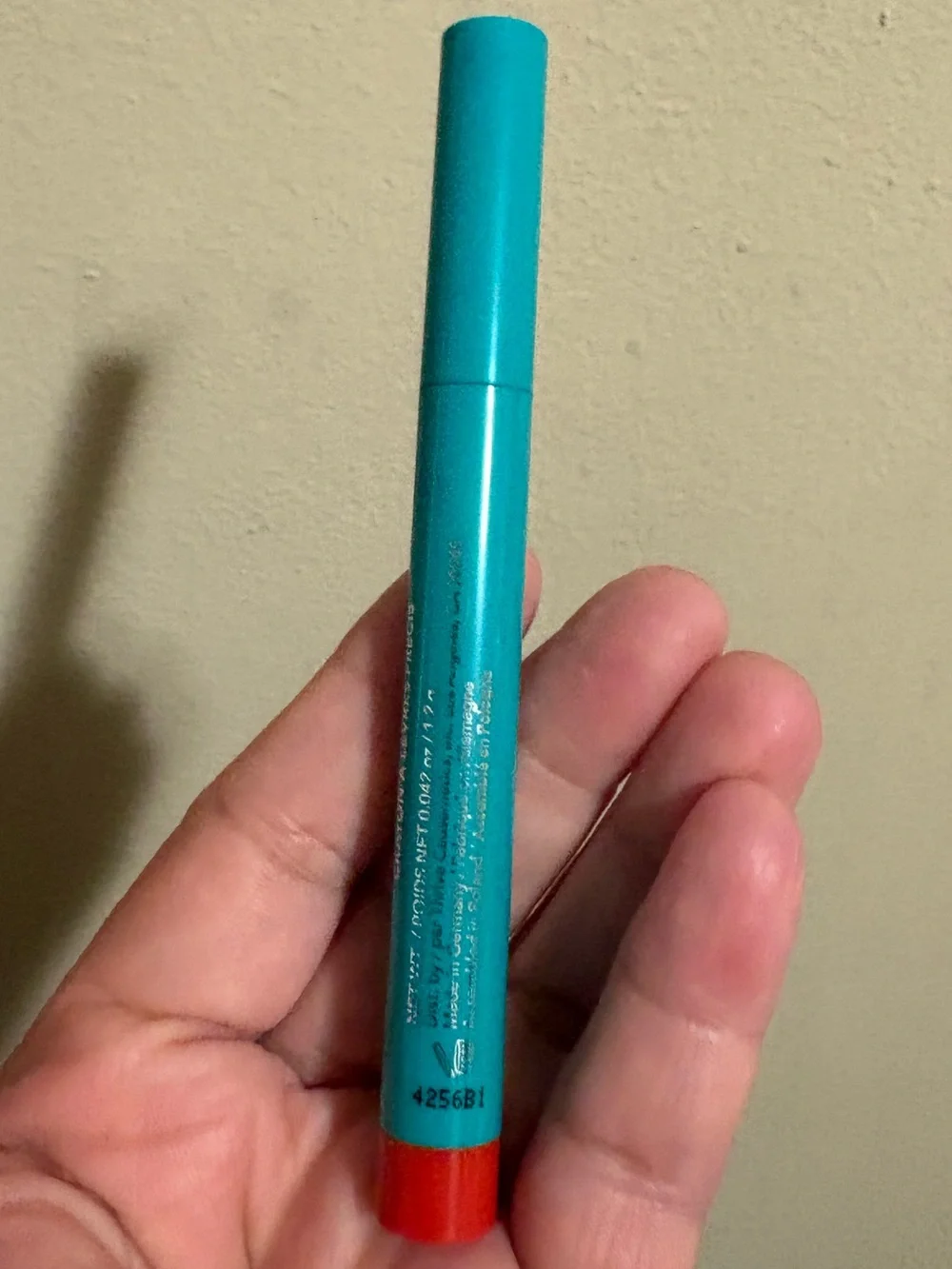 Thrive Causemetics Lip Crayon Lara Brand New The tip of the lipstick is damaged.
